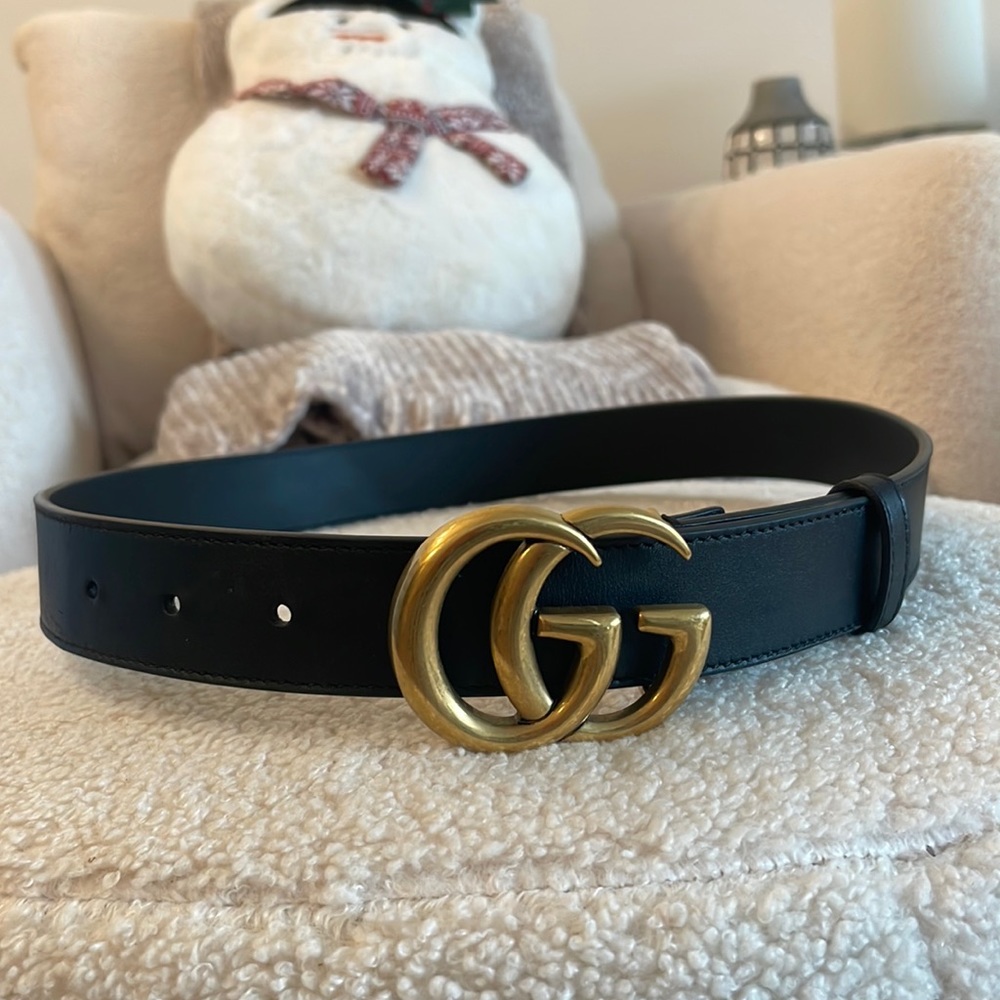 Selling a Gucci belt that has been worn at most 3 times!